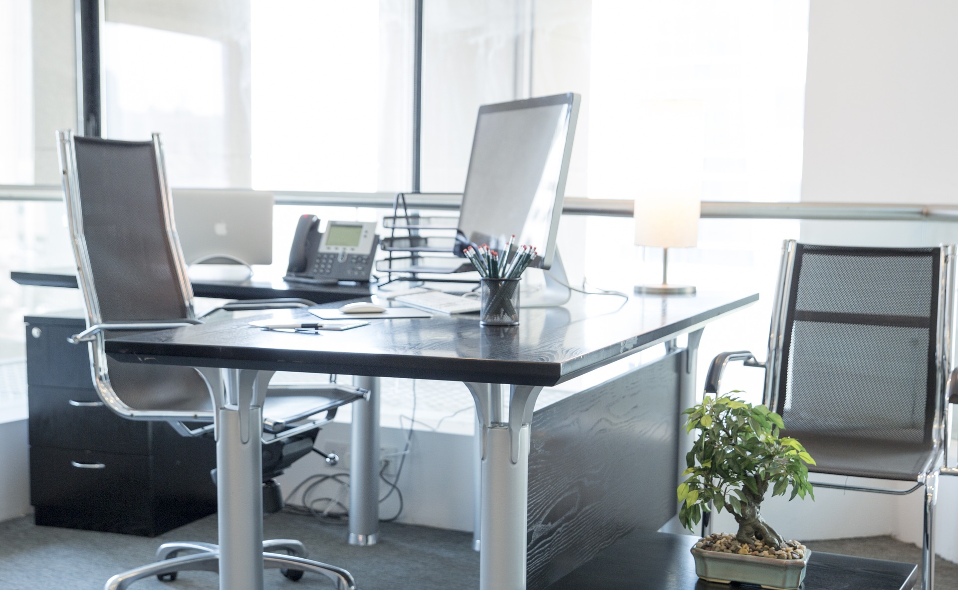 Business leader meeting with a Crown vCIO or account manager